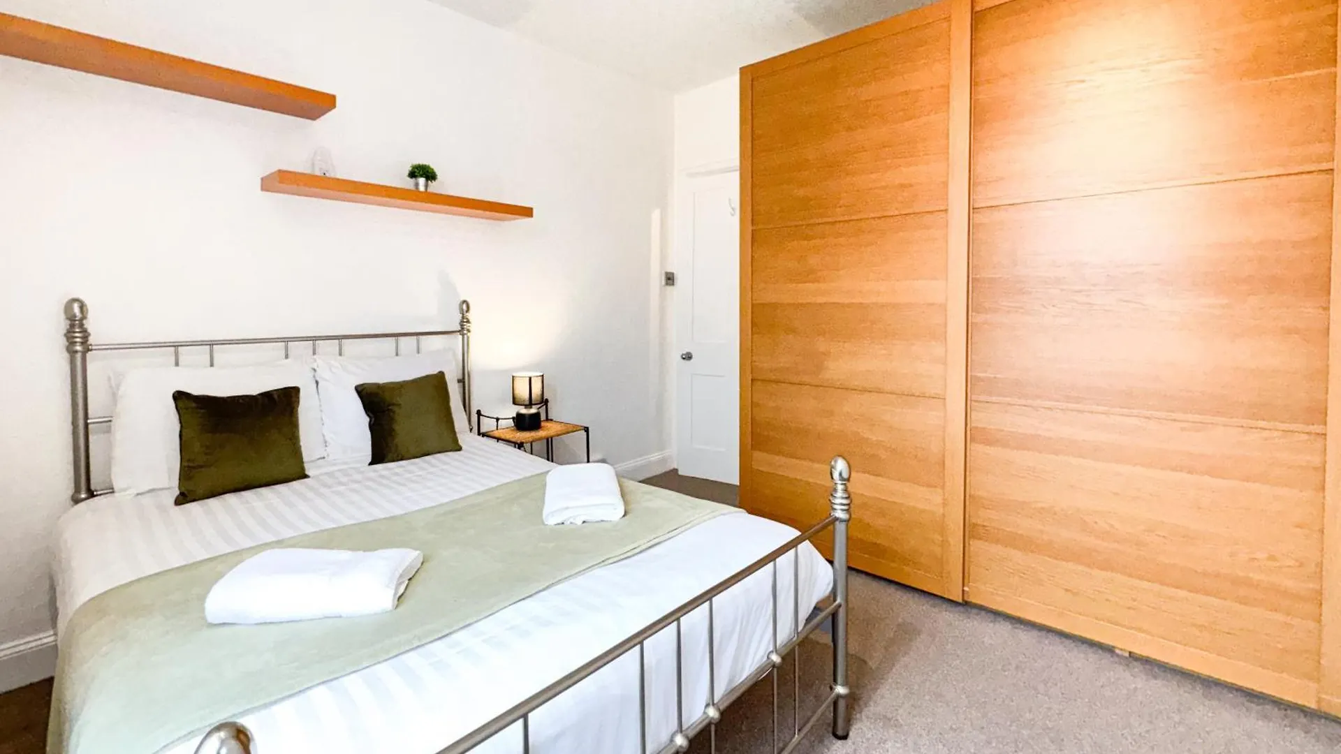 Contractor - Business Stays - Relocating Families Harrogate Wielka Brytania