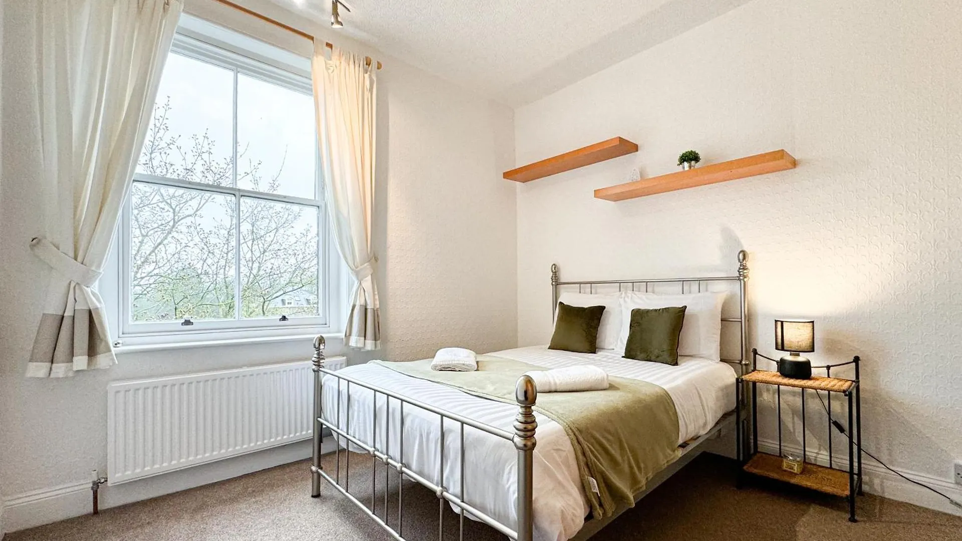 Contractor - Business Stays - Relocating Families Harrogate