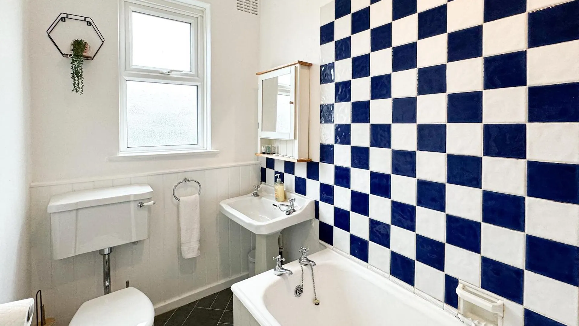 Contractor - Business Stays - Relocating Families Harrogate Apartament